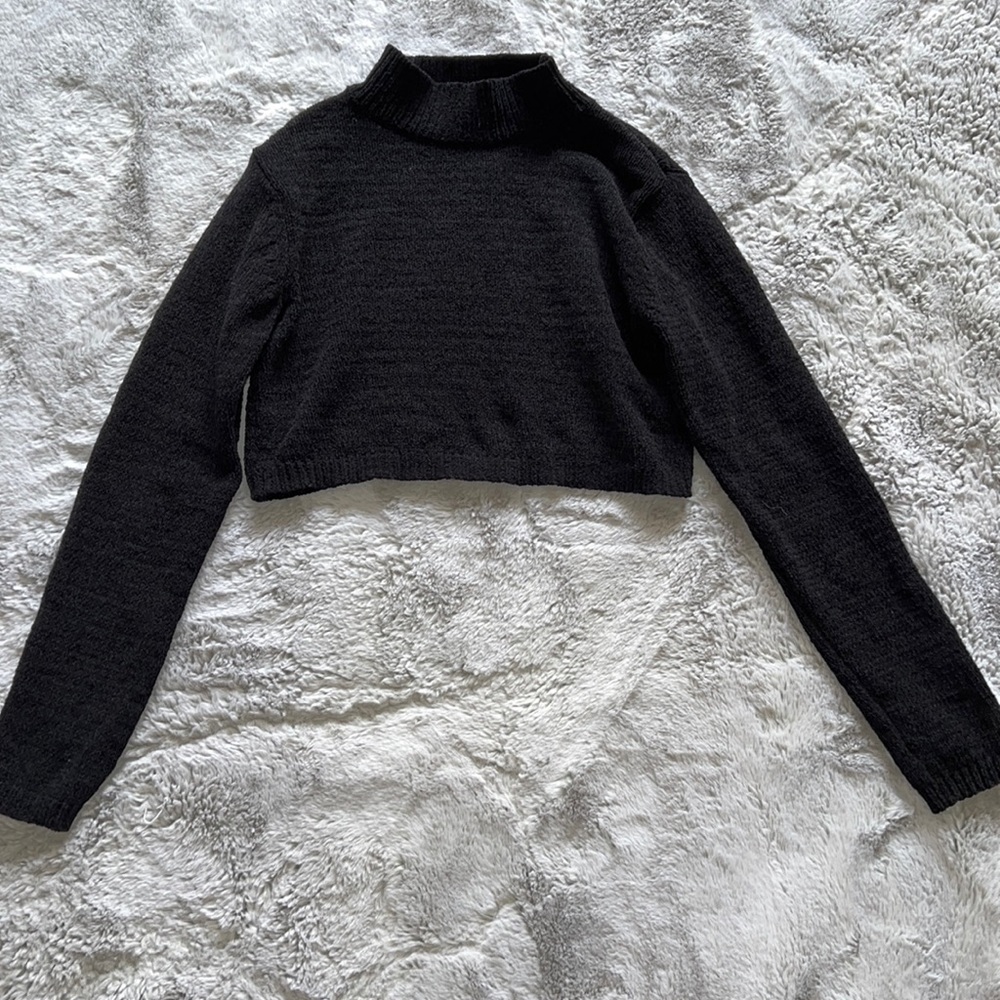 Black cropped sweater